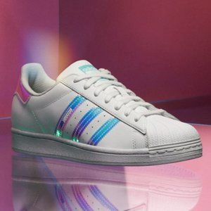 Adidas Superstars in holographic Cloud White, Sz 8